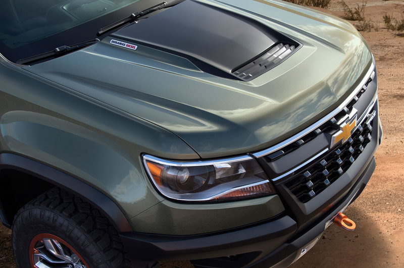 2015-Chevrolet-Colorado-ZR2-concept-hood